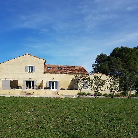 Le Mas Saint Jean Mézoargues Buitenkant foto