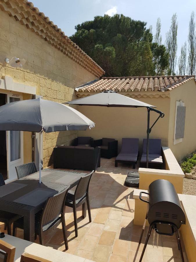 Le Mas Saint Jean Mézoargues Buitenkant foto
