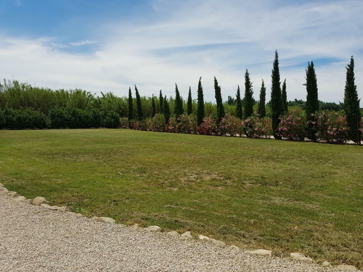 Le Mas Saint Jean Mézoargues Buitenkant foto